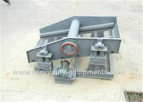 Cina Auto Centering Vibrating Screen with two types of vibrating screen, seat type and hanging type pemasok
