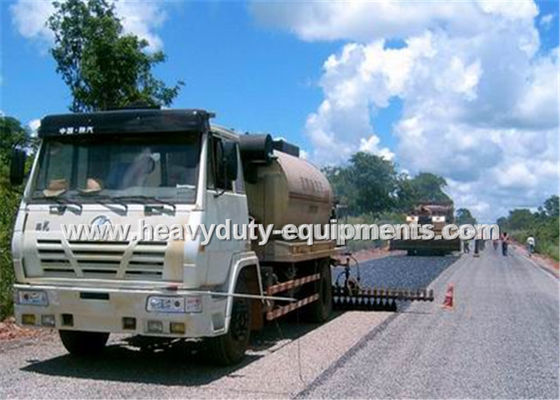 Cina 8000L Road Construction Equipment Asphalt Distributor Truck With Two Diesel Bummer Heating System pemasok