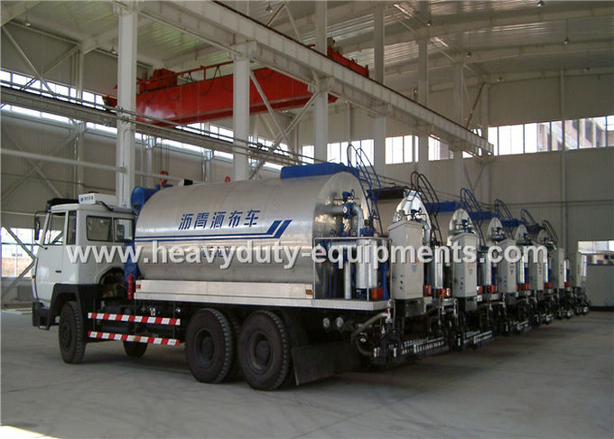 8000L Road Construction Equipment Asphalt Distributor Truck With Two Diesel Bummer Heating System